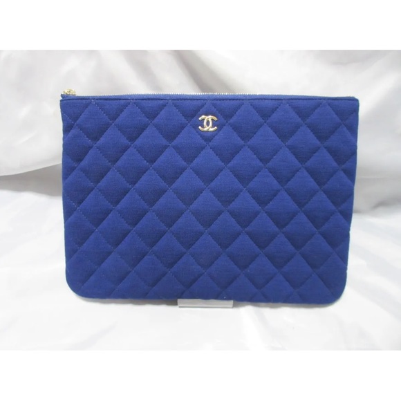 Authentic new CHANEL CC clutch - Picture 10 of 10